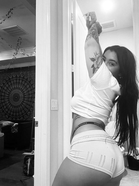 Danielle Cohn onlyfans post