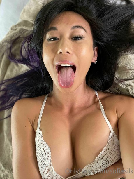 Sofia Silk topless onlyfans