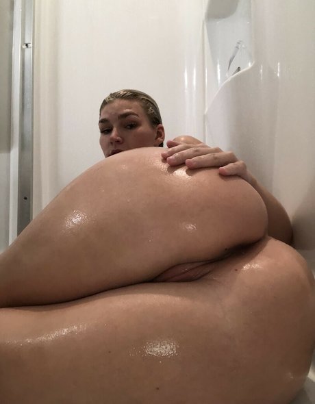 Savannah Lewis onlyfans leaked dirtyship