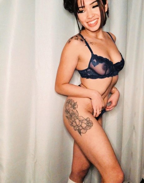 Ilah Dizon onlyfans striptease