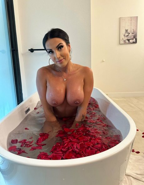 Courtney Tillia onlyfans topless