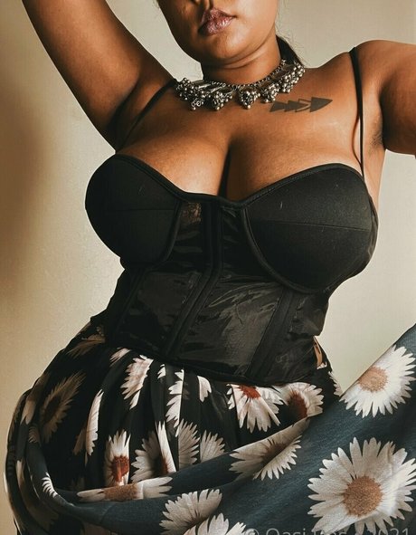 Oasi Das onlyfans strip