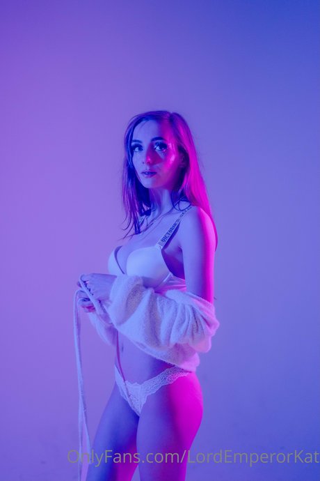 Kat ONLINE NOW nude onlyfans leak