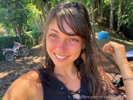 Erin Ashford onlyfans lesk