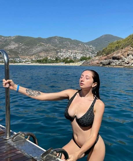 Ashley Ross sex onlyfans