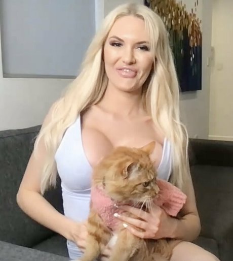 Holly H leak only fans