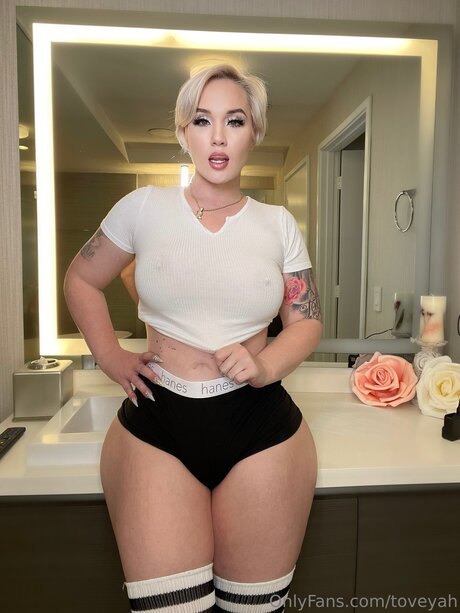 Toveyah topless onlyfans