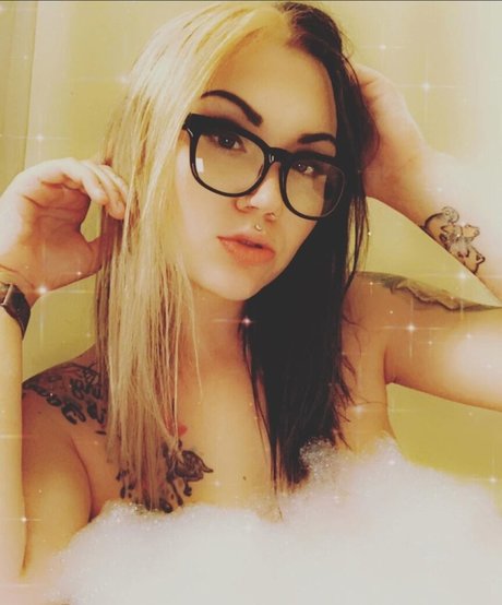 Kitty Lynn tits onlyfans