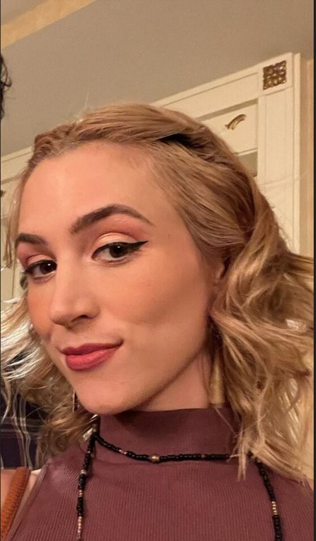 Becca Scott naked onlyfans leaked