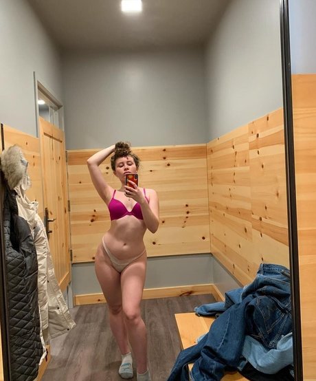 Alyssa Cleversey nude porn onlyfans