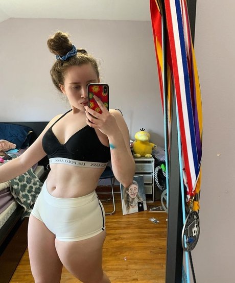 Alyssa Cleversey onlyfans naked pics