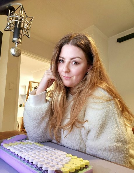 loripops onlyfans photo