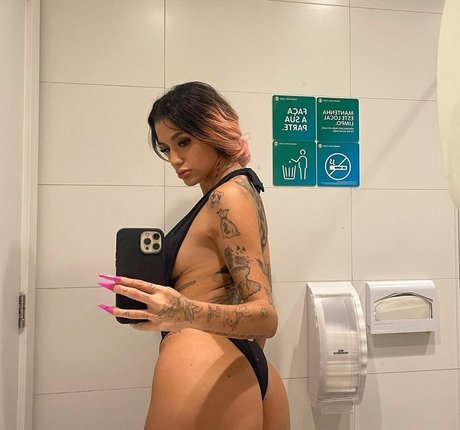 Azzy MC onlyfans leaks