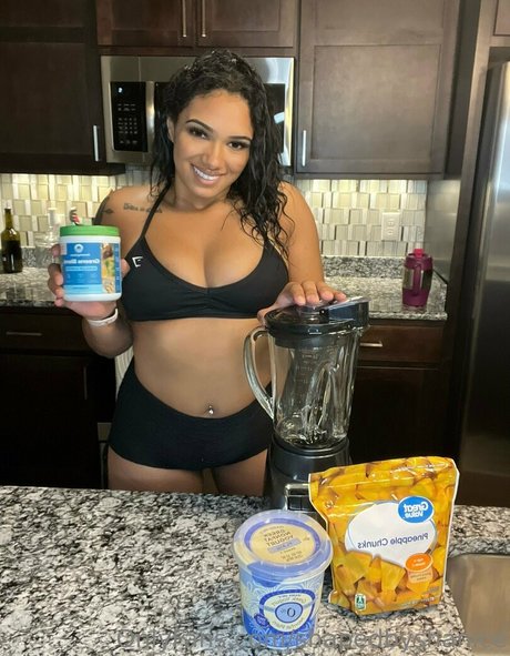 shapedbyshanice onlyfans model photo