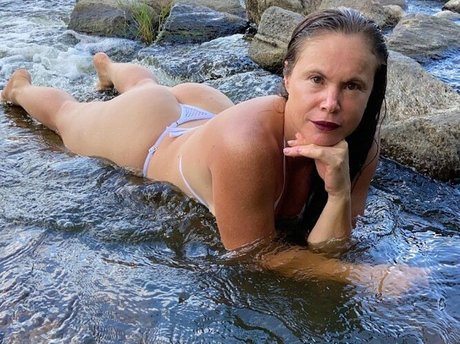 elisangela fs onlyfans topless