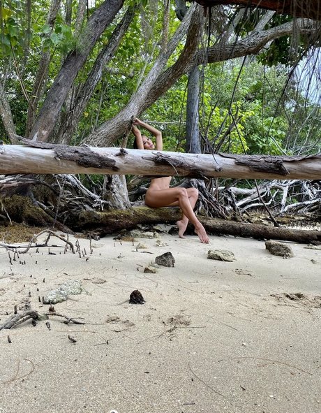 Lotus Bombb onlyfans leaks.