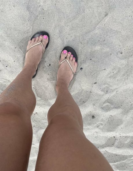 kendra heaux feet onlyfans