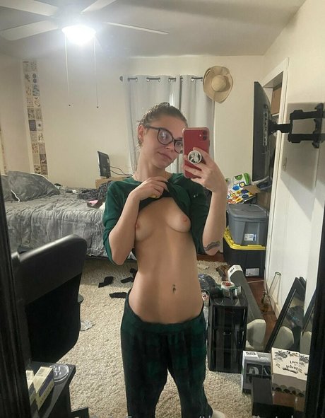 Kate Lynx nude on onlyfans