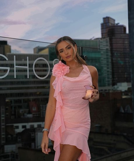 Leah Taylor nude onlyfans leaks