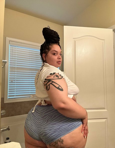 officialhhoneybee onlyfans leaj