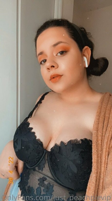 just peachpievip nude onlyfans leak