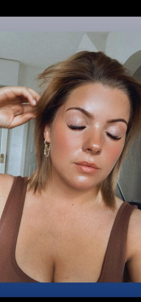 Laura Delaney onlyfans nude tits