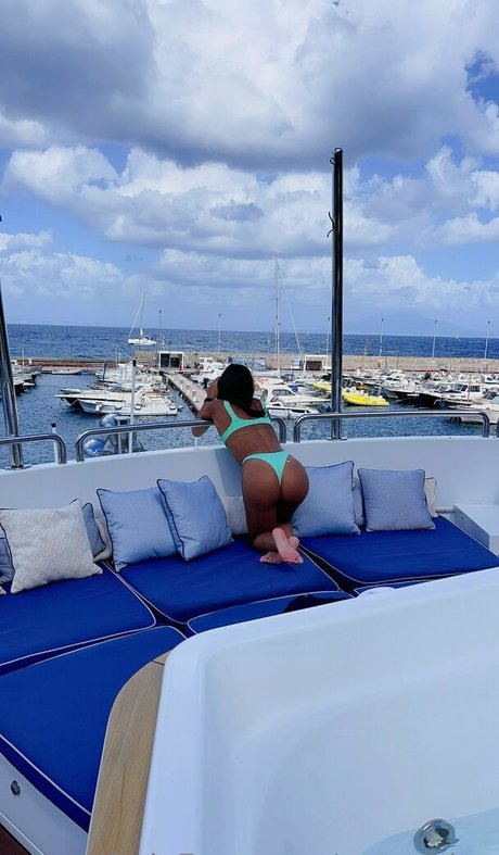 Superbinx onlyfans model photos