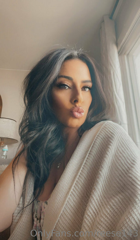 reese143 onlyfans tits