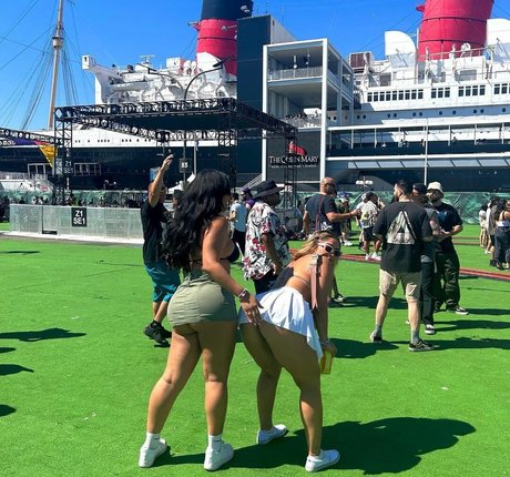 emelyelenaa only fans nudes