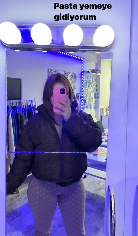 Melekwhoo onlyfans model photos