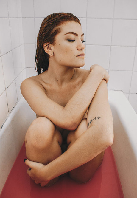 Ellora Haonne onlyfans nudes