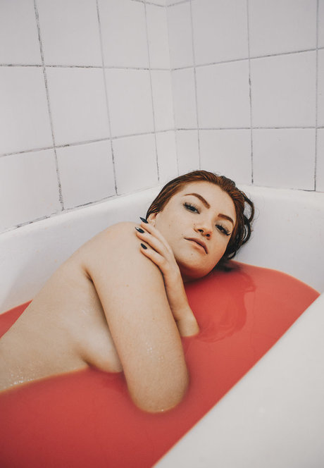 Ellora Haonne onlyfans page