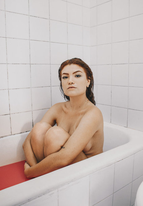 Ellora Haonne naked onlyfans