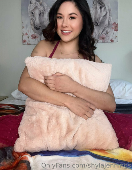 shylajennings onlyfans pic