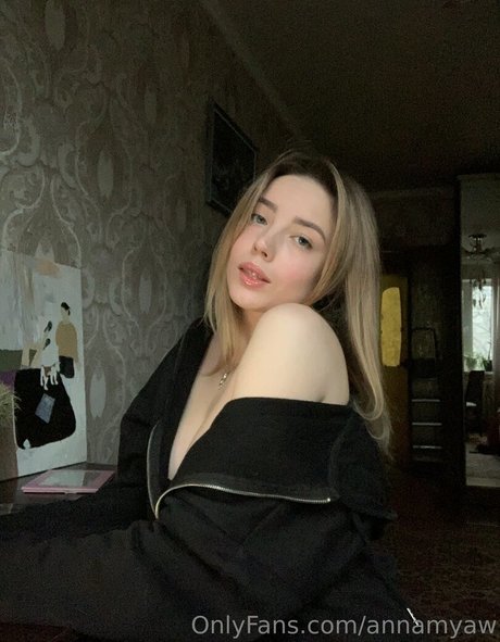 annamyaw onlyfans images