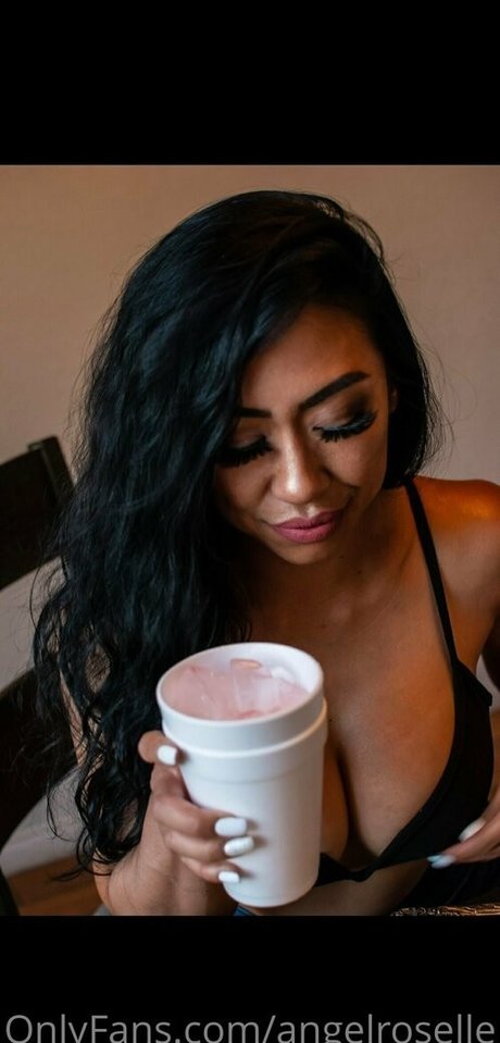 angelroselle on onlyfans