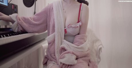 Yuwol onlyfans strip tease