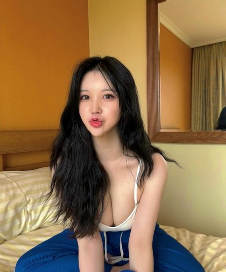 Yuwol onlyfans model images