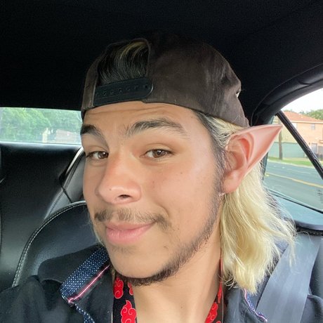 Moltres xxx onlyfans model photo