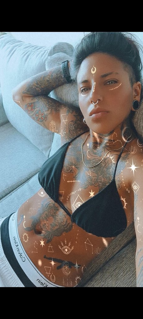 LauK onlyfans model images