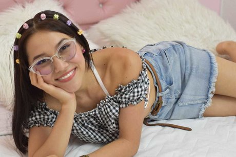 SOPHI DANIELS is on onlyfans