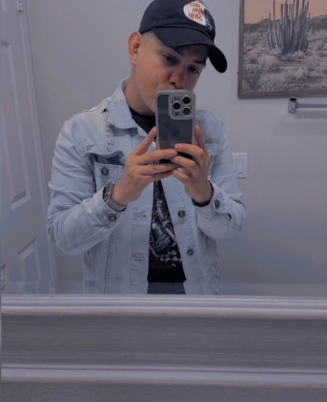 Plugziee only fans nudes