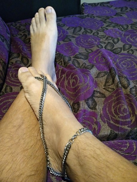 feetdedosguarros94 onlyfans leaked nude