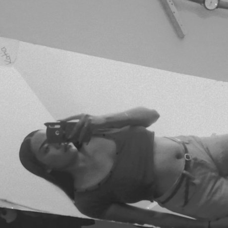 Paola Samaniego onlyfans strip tease