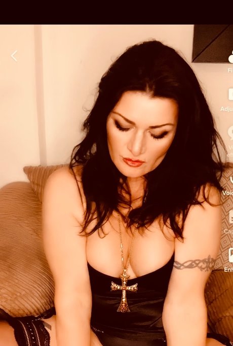 The Cleo Show onlyfans leaked.