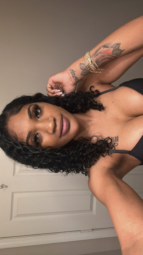 Pretti Pink P onlyfans nude content