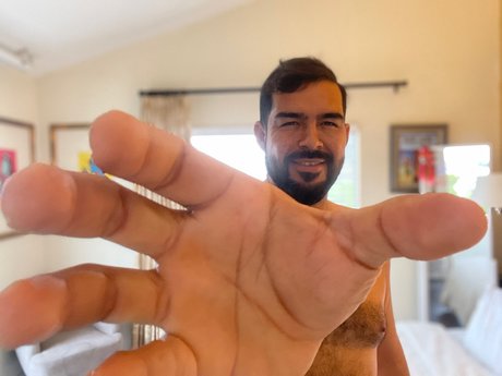 LUCKY JONNY boobs onlyfans