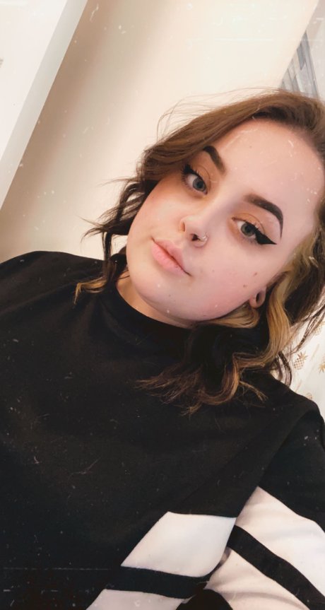 Peach Queen_ onlyfans naked leaks