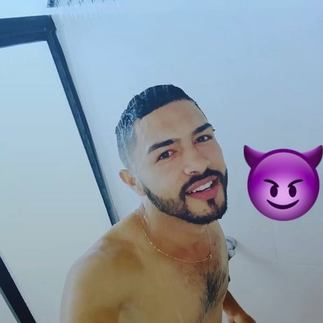 Leo Tarazona nude onlyfans