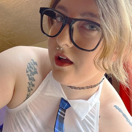 Olivia Awkward onlyfans page